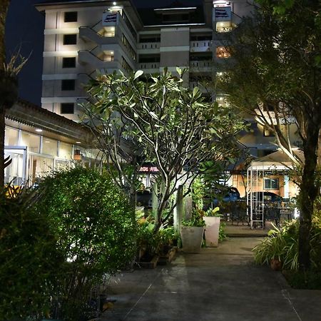The Canal Hotel Bangkok Exterior photo