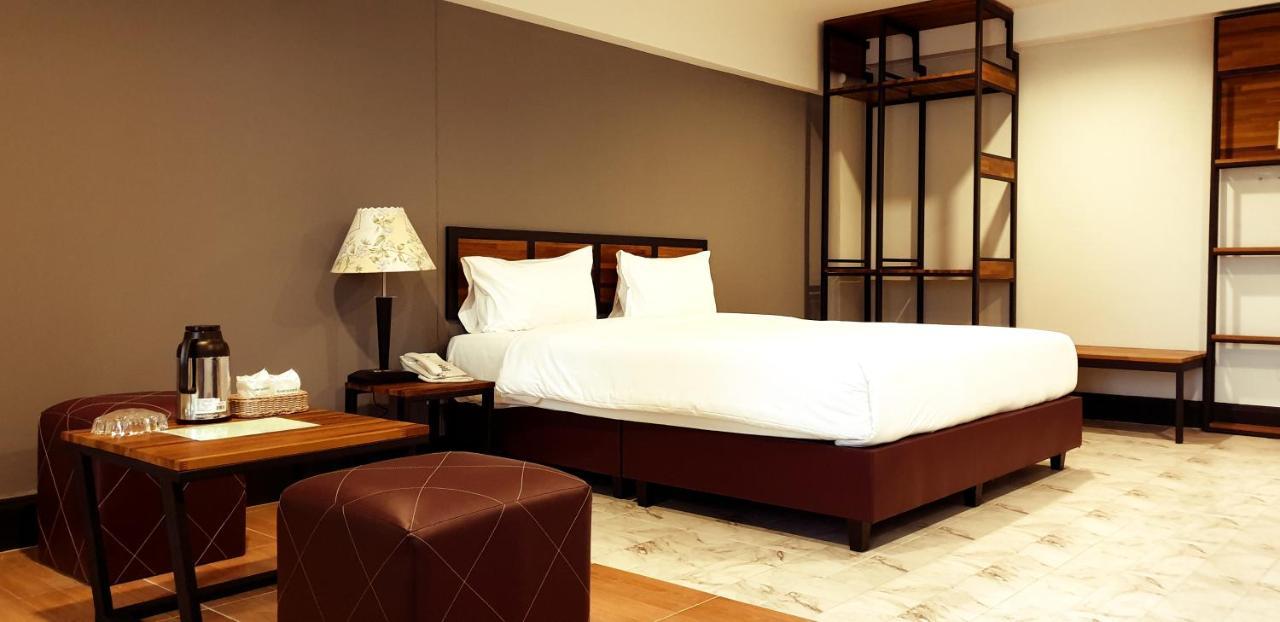 The Canal Hotel Bangkok Exterior photo